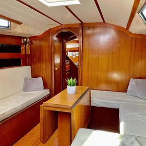 Hotel en barco Espacioso Velero Junto A La Playa Bcn